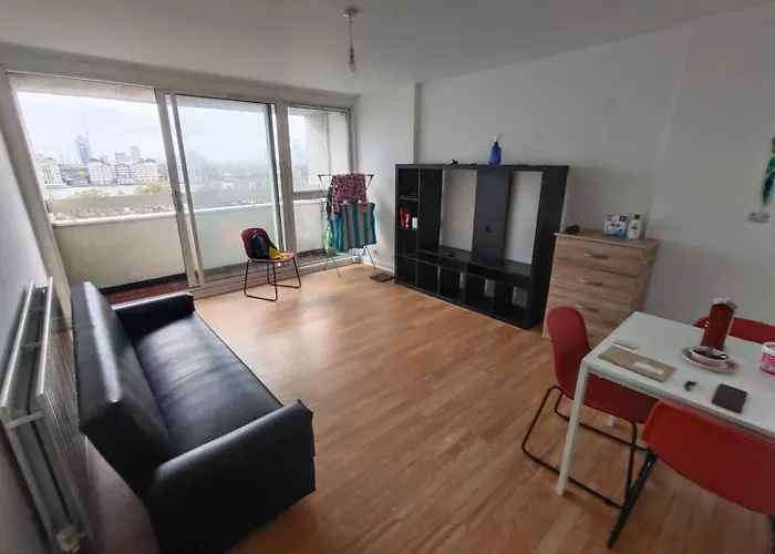 Canary Private Room In Shared Flat Great Balcony View